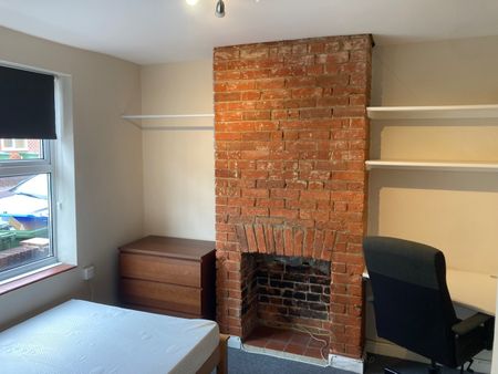 3 Bed Terraced House, Dover Street, SO14 - Photo 5