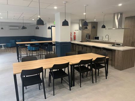 Melbourne | 2 Bedroom Studio with Balcony - Photo 4