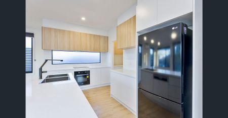 This stunning home will simply wow you with its contemporary style, modern design and perfect positioning. - Photo 5