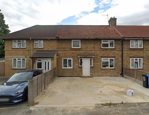 Wheatley Crescent, Hayes UB3, London - Photo 1