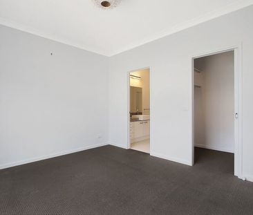 Stunning Double Story Townhouse - Photo 2