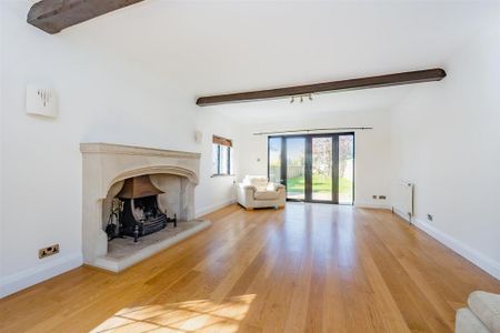 4 bedroom detached house to rent - Photo 4