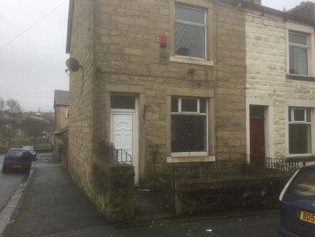 2 bedroom end of terrace house to rent - Photo 3