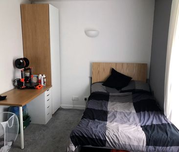 6 Bed Semi-Detached House, Upperthorpe, S6 - Photo 3