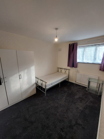 1 bedroom in a house share to rent - Photo 5
