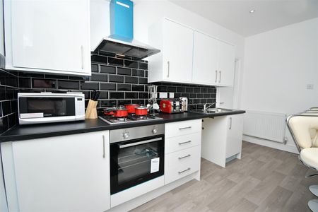 1 bed house share to rent in Scarlett Street, Burnley, BB11 - Photo 2