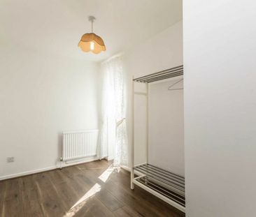 Briar Close, TW12, London - Photo 5