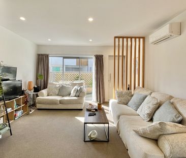 Modern 3-Bedroom Townhouse is Tawa - Photo 2