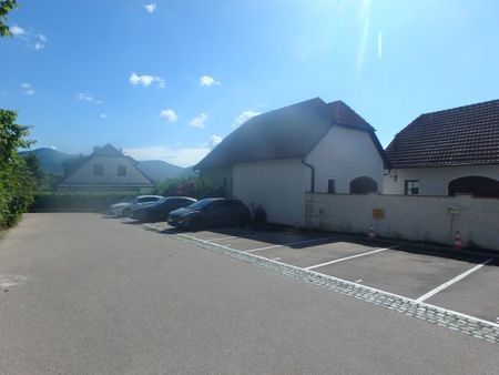 Helle Dachgeschosswohnung mit Gemeinschaftsgarten und Parkplatz im Zentrum von Weißenkirchen - Foto 2