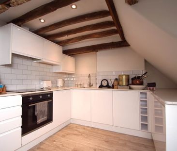 1 bed Upper Floor Flat for rent - Photo 5