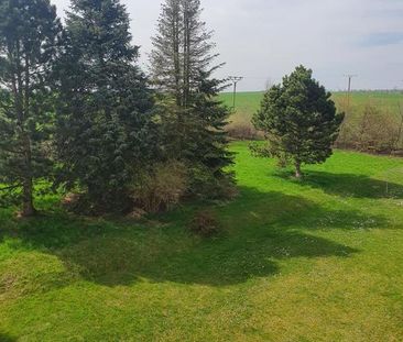 Perfekte Familienwohnung mit schönem Balkon in ländlicher grüner Um... - Photo 2