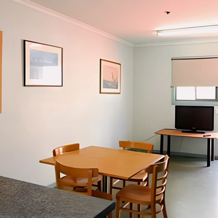 6 Bedroom Apartment Whole apartment - Photo 1