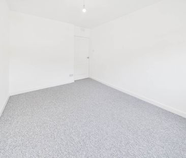 Price £850 pcm - Available Now - Unfurnished - Photo 4