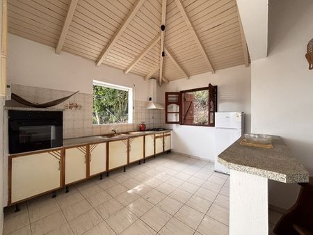 Location Maison 4 pièces 76m² LES ABYMES 97139 - Photo 4