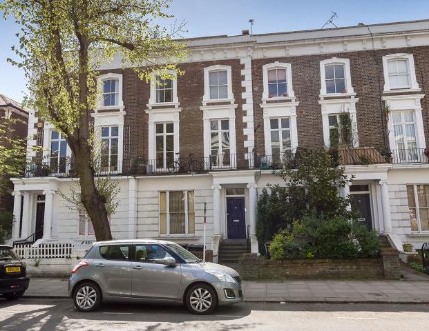 Recently refeurbished two bed in the heart of Kentish Town mins to tube & shops. - Photo 1