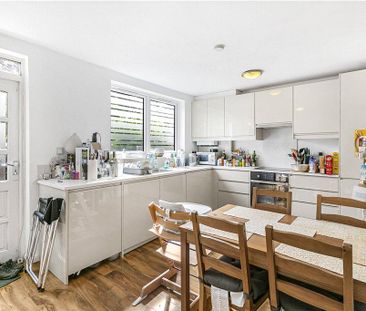 3 bedroom end of terrace house to rent - Photo 5