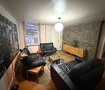 3 bedroom apartment to rent - Photo 2