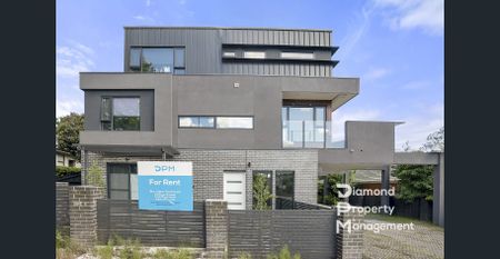 Luxurious Townhouse Living with Cutting-Edge Features - Photo 3