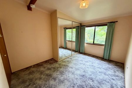 Tranquil Wentworth Falls Retreat with Studio & Garden Surround! - Photo 3