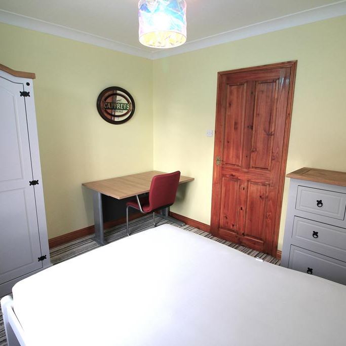 4 bedroom semi-detached house to rent - Photo 1