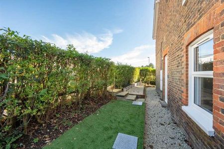 Daux Way, Billingshurst, RH14 - Photo 3