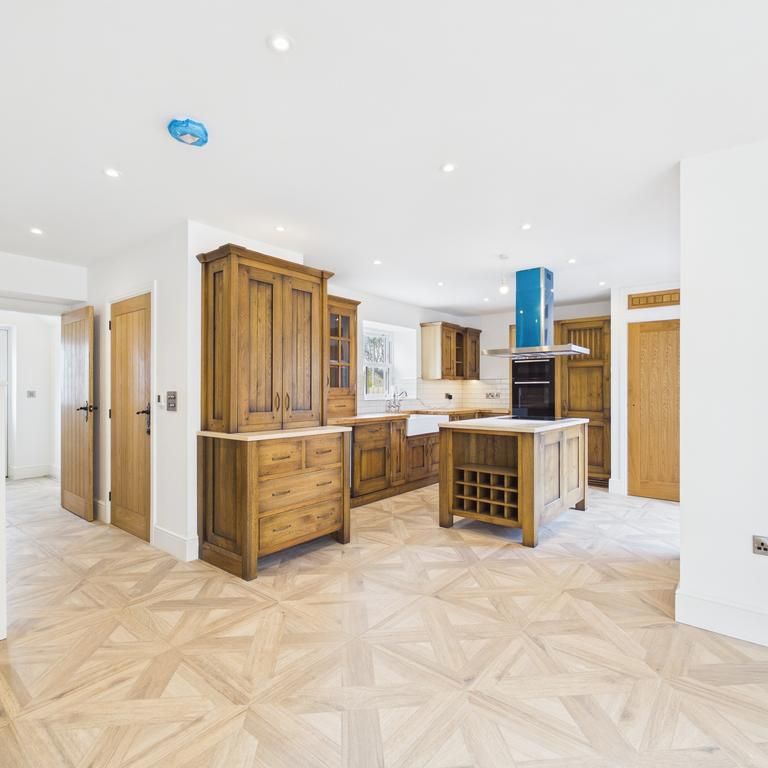 4 bedroom semi-detached house to rent - Photo 1