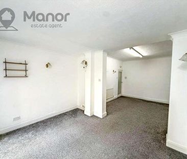 Trinity Road, Barkingside, IG6 - Photo 5