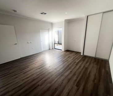 Modern 3x3 Home with Light-Filled Open-Plan Living - Photo 4