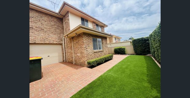 3 Bedrooms! 2 Bathrooms! Air Conditioned! - Photo 1