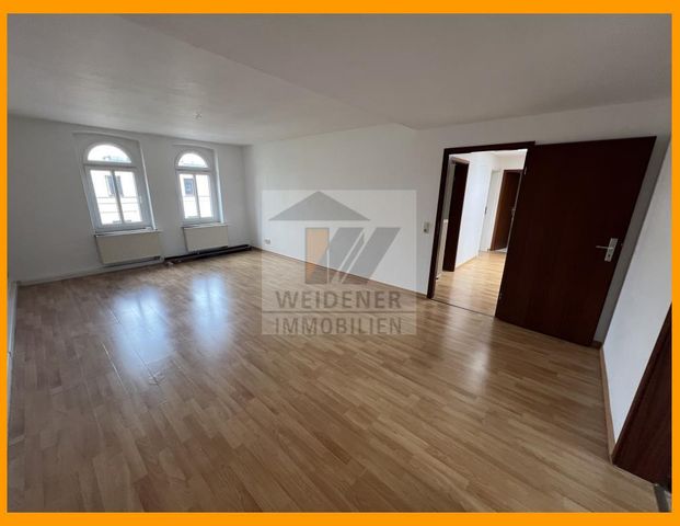 4-Raum-Dachgeschoss-Wohnung mit Balkon (Südseite), Gäste-WC und Mietergarten. - Foto 1