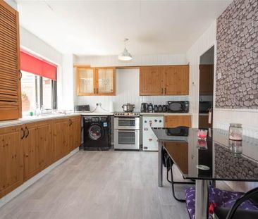 68 Blythe Street, Sandy Row, Belfast, BT12 5HW - Photo 3