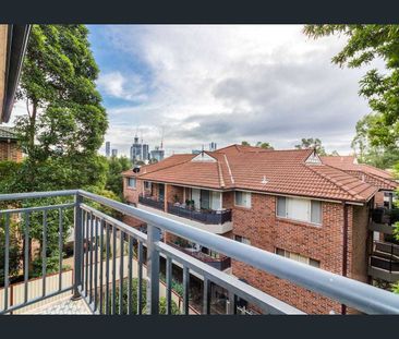 Prime Parkside Living | Modern 2-Bed Apartment Steps from Harris Pa... - Photo 5