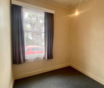 Seize the opportunity to live in a charming bungalow in a sought-af... - Photo 6