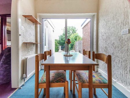 4 bedroom semi-detached house to rent - Photo 2