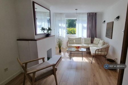 3 bedroom terraced house to rent - Photo 4