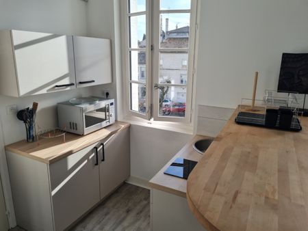 Location Appartement 1 pièce 23m² ANGOULEME 16000 - Photo 2