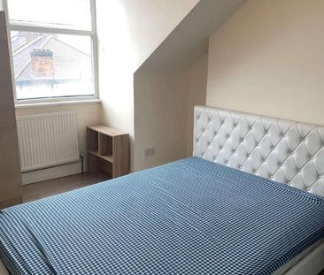 Friern Barnet Road, London, N11 - Photo 1