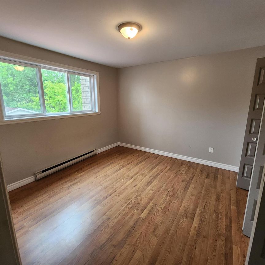 Immeuble - 101 7e Avenue Sud 3½ à Louer - Richmond - Photo 1