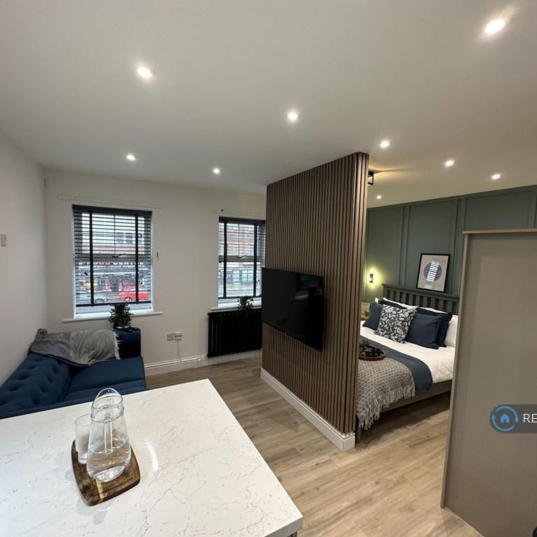 Studio to rent - Photo 1
