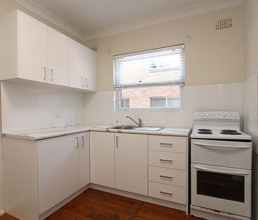 RENOVATED GROUND FLOOR TWO BEDROOM UNIT!! - Photo 4