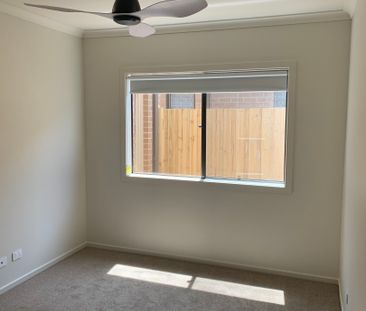 16 Shipstern Street, Armstrong Creek VIC 3217 - House For Rent | Do... - Photo 4