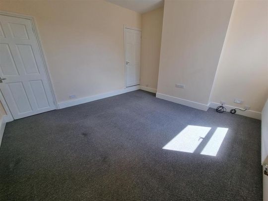 3 bedroom end of terrace house to rent - Photo 1