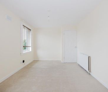 2 bedroom semi-detached house to rent - Photo 6