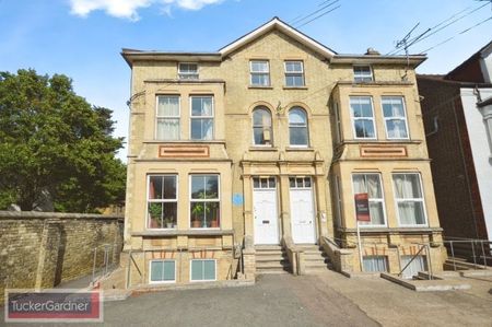 Basement Flat Hills Road, Cambridge - Photo 2