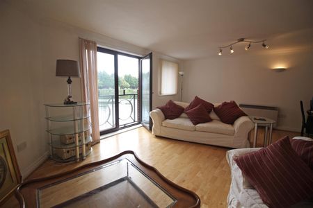 3 Bedroom Flat - First Floor - Photo 5