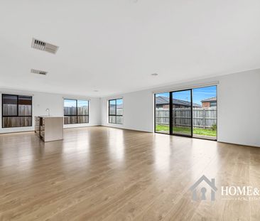 Spacious Family Living in Wallan - Photo 2