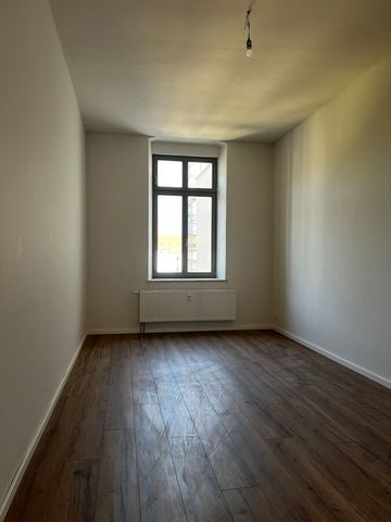 ERSTBEZUG - geräumige 2-Raum Altbauwohnung mit Loggia - Photo 4