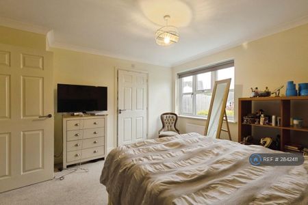 3 bedroom bungalow to rent - Photo 3