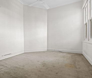 Charming Inner-City Terrace in Prime Burnley Pocket - Photo 1