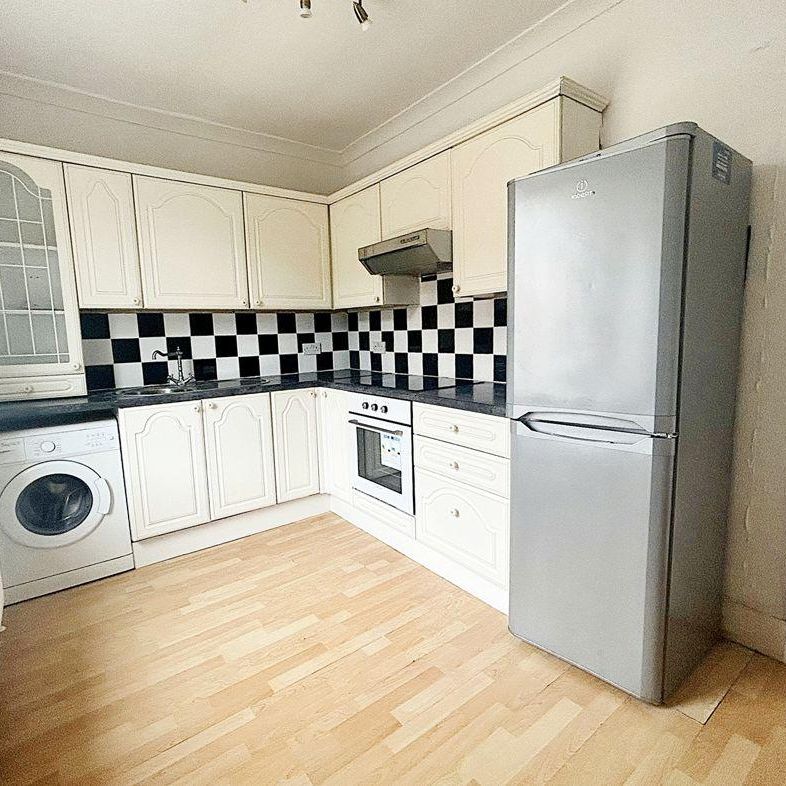 2 bed upper flat to rent in NE16 - Photo 1